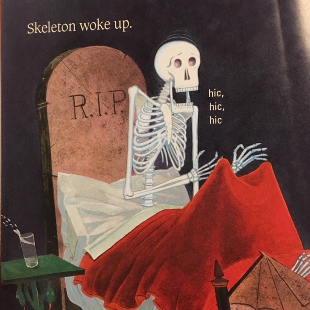 しゃっくりがいこつの英語絵本Skeleton hiccupsは子供が大喜びの1冊