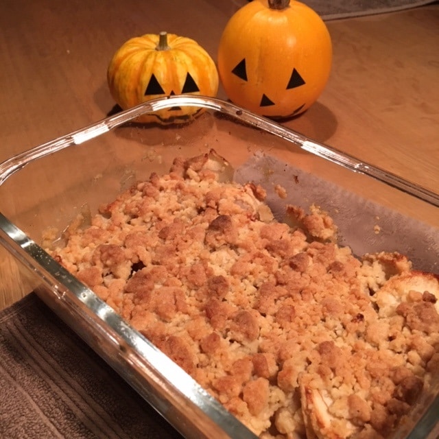 ハロウィンの準備④子供と一緒にApple Crumbleを作ったよ